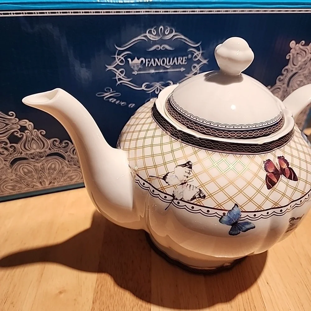 Fanquare 21-Piece British Porcelain Tea Sets of 6, Butterfly 1 Chipped Tea Cup